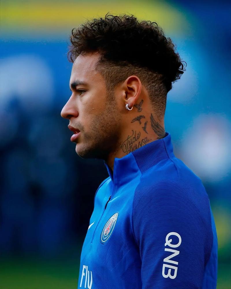 欧冠联赛战术分析：曼联攻防策略