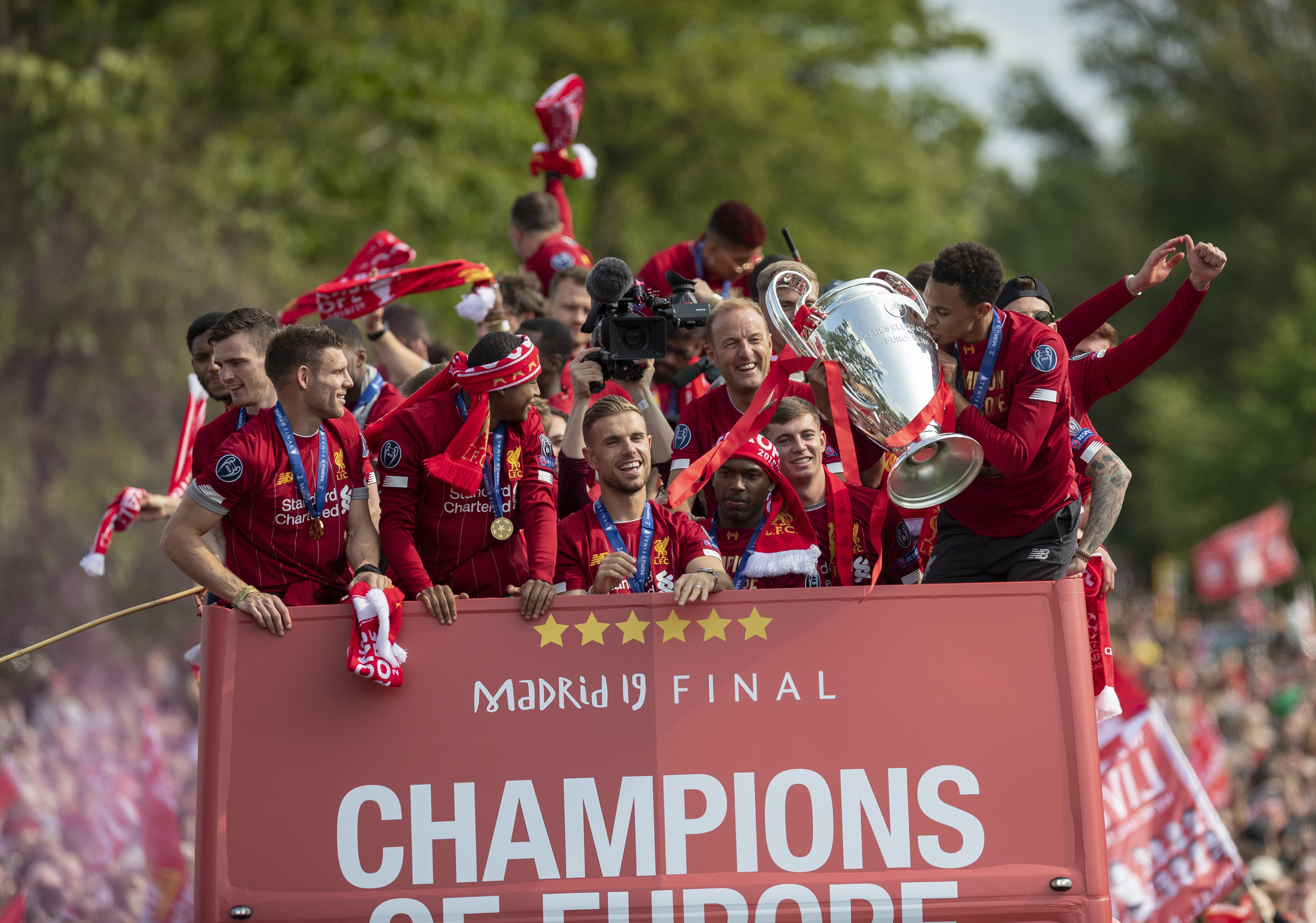 东体：明年3月份国足可能与打进世界杯正赛的亚洲球队热身